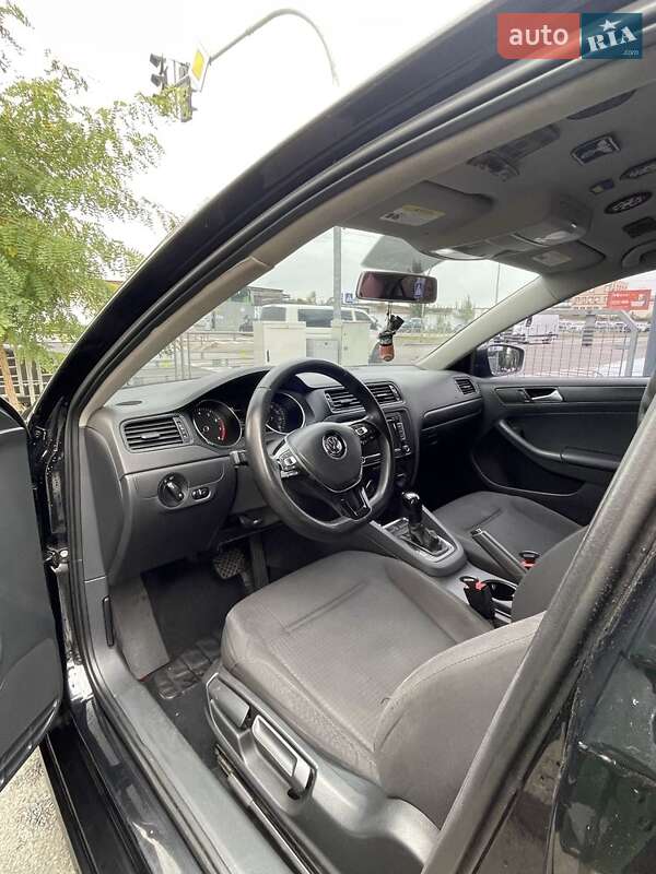 Седан Volkswagen Jetta 2015 в Киеве