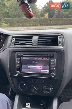Седан Volkswagen Jetta 2015 в 