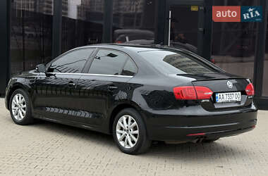 Седан Volkswagen Jetta 2012 в 