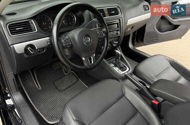 Седан Volkswagen Jetta 2012 в 