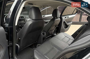 Седан Volkswagen Jetta 2012 в 