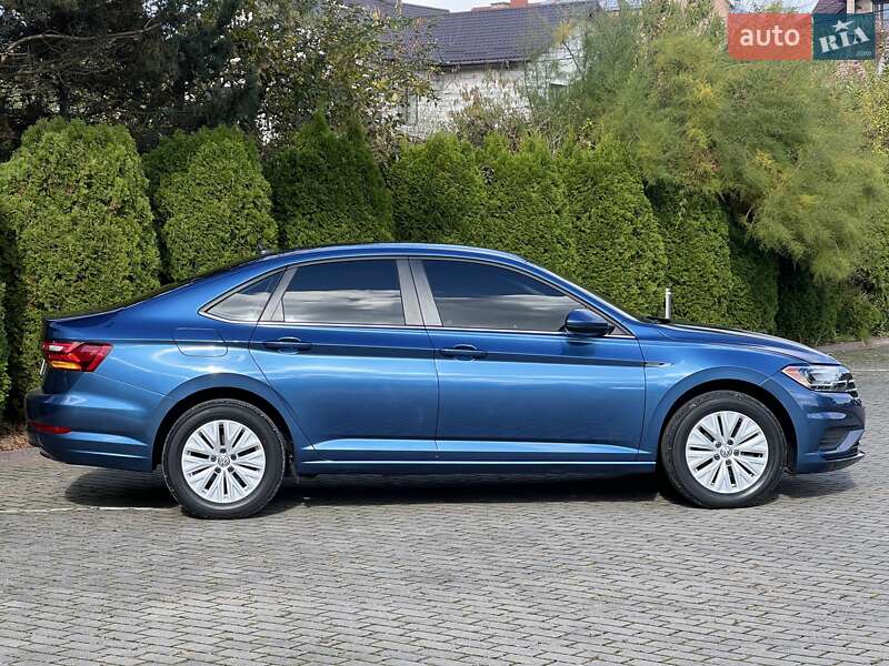 Седан Volkswagen Jetta 2018 в Львове