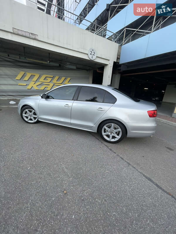 Седан Volkswagen Jetta 2013 в Киеве