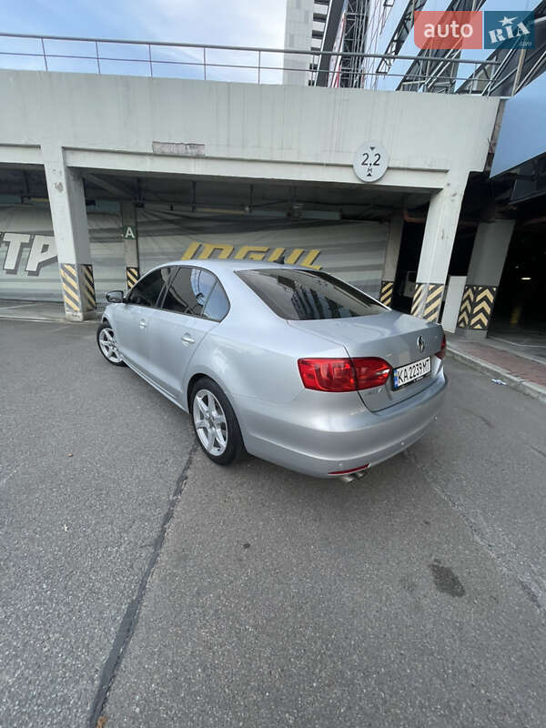 Седан Volkswagen Jetta 2013 в Киеве