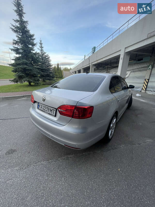 Седан Volkswagen Jetta 2013 в Киеве