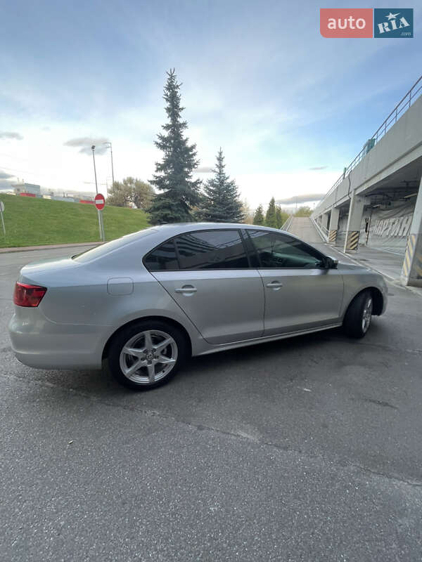 Седан Volkswagen Jetta 2013 в Киеве