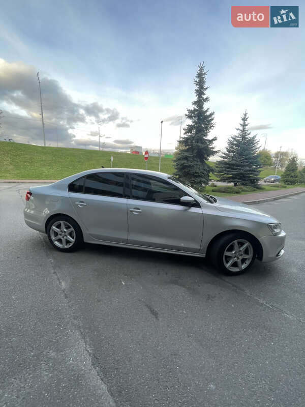 Седан Volkswagen Jetta 2013 в Киеве