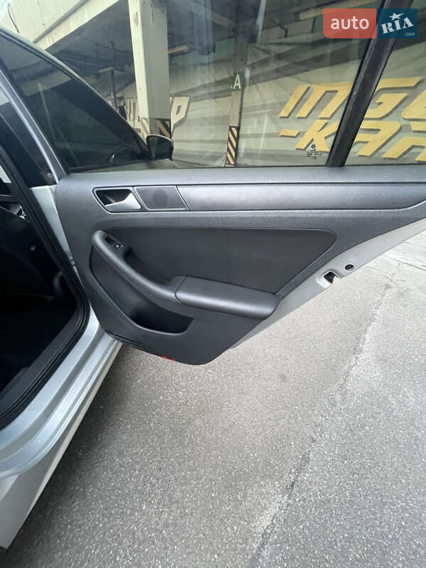 Седан Volkswagen Jetta 2013 в Киеве