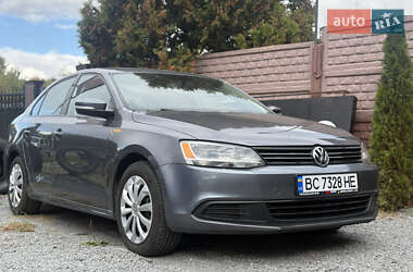 Седан Volkswagen Jetta 2014 в Львові