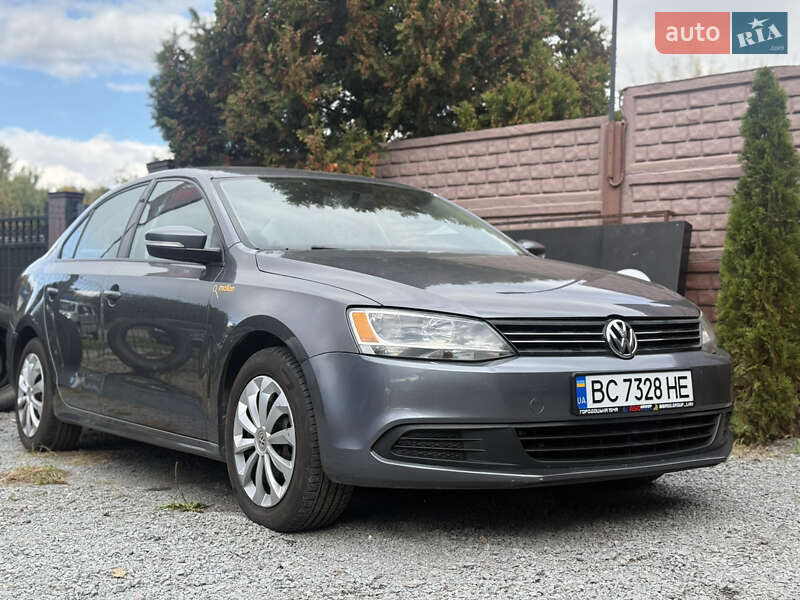 Седан Volkswagen Jetta 2014 в 