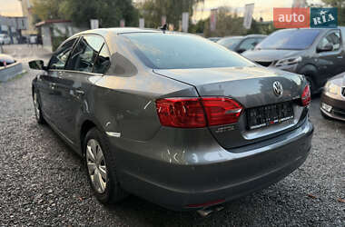 Седан Volkswagen Jetta 2014 в 