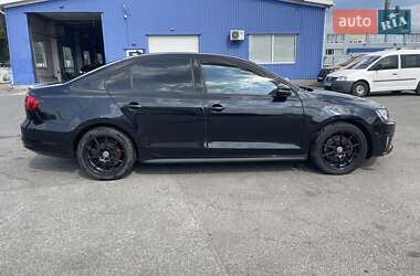 Седан Volkswagen Jetta 2015 в 