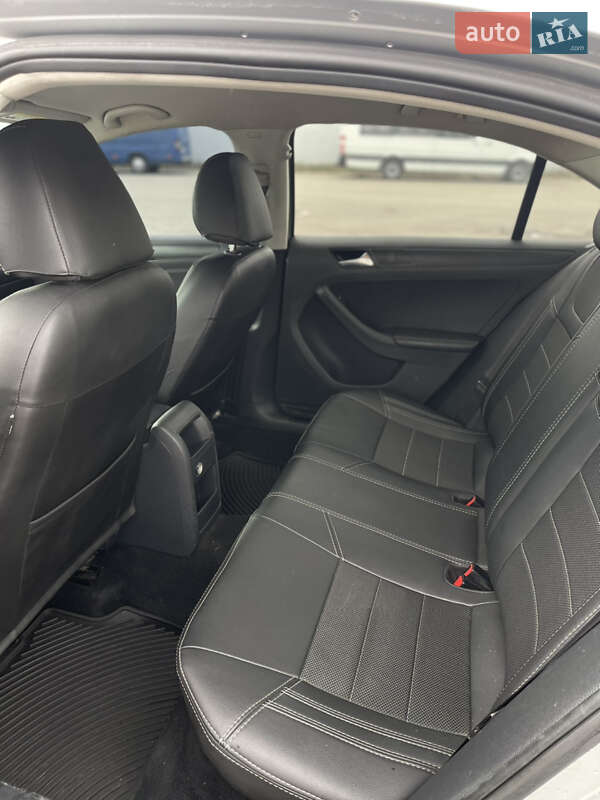 Седан Volkswagen Jetta 2015 в Киеве фото 10 Седан Volkswagen Jetta 2015 в Киеве