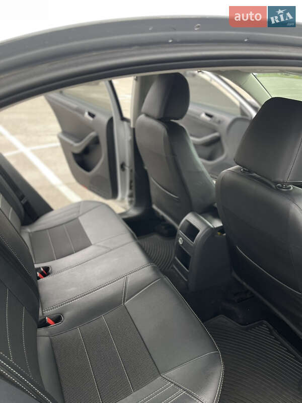 Седан Volkswagen Jetta 2015 в Киеве фото 18 Седан Volkswagen Jetta 2015 в Киеве