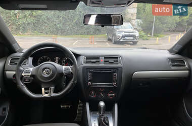 Седан Volkswagen Jetta 2012 в 