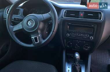 Седан Volkswagen Jetta 2014 в 
