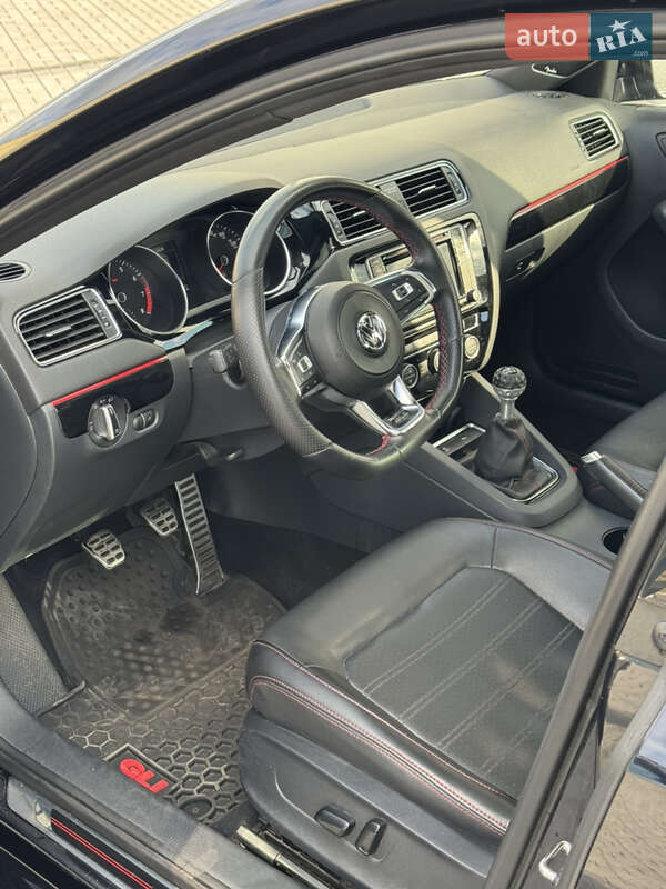 Седан Volkswagen Jetta 2016 в Днепре