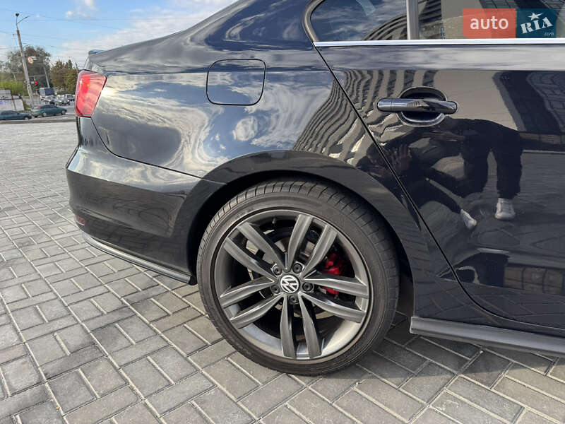 Седан Volkswagen Jetta 2016 в Днепре