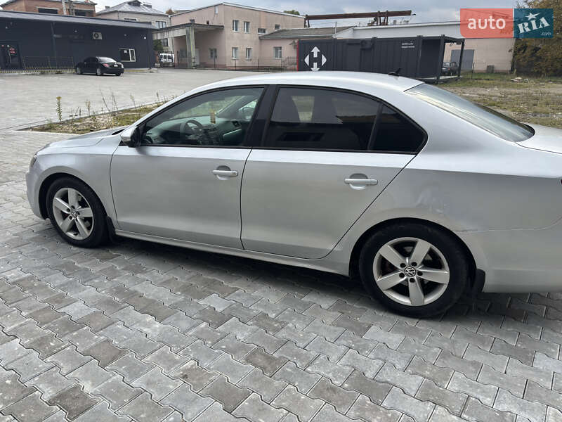 Седан Volkswagen Jetta 2011 в Кам'янці-Бузькій