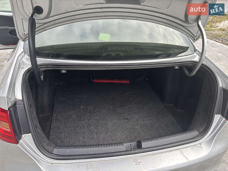 Седан Volkswagen Jetta 2011 в Кам'янці-Бузькій