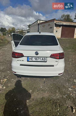 Седан Volkswagen Jetta 2015 в 