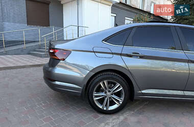 Седан Volkswagen Jetta 2019 в 