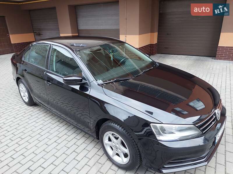 Седан Volkswagen Jetta 2016 в Львове