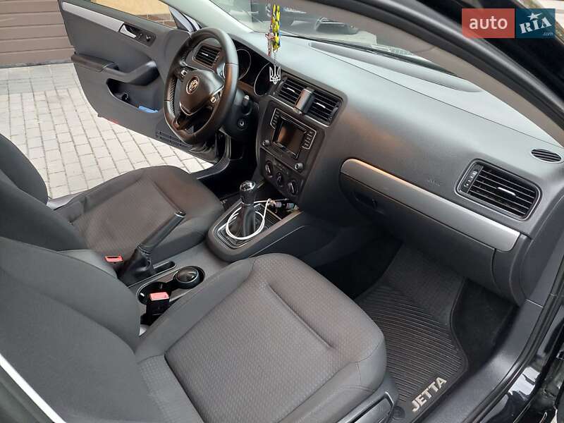 Седан Volkswagen Jetta 2016 в Львове