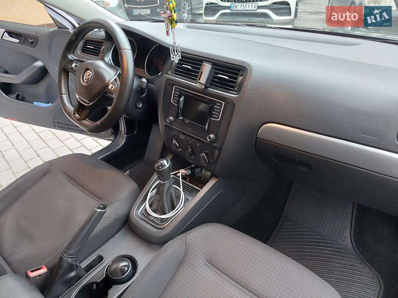 Седан Volkswagen Jetta 2016 в Львове