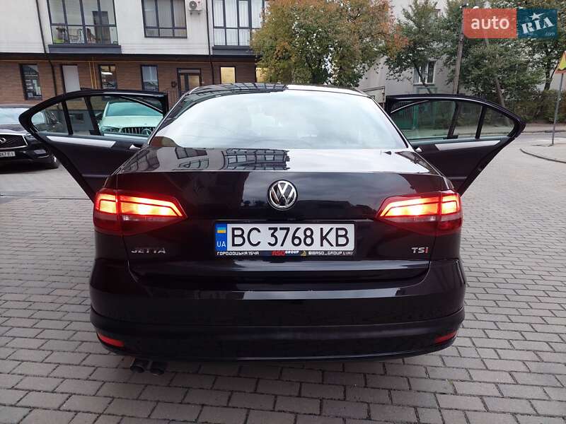 Седан Volkswagen Jetta 2016 в Львове