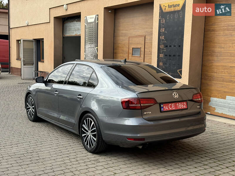 Седан Volkswagen Jetta 2016 в Ужгороде
