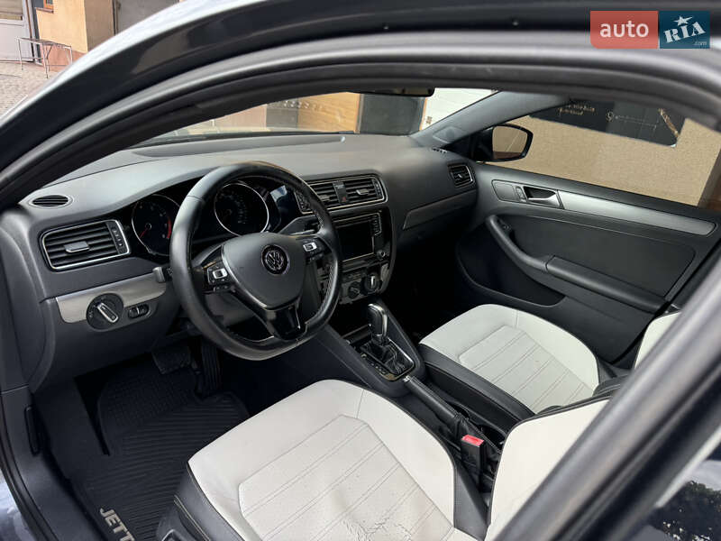 Седан Volkswagen Jetta 2016 в Ужгороде