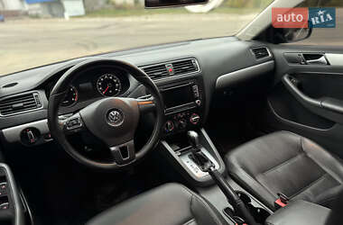 Седан Volkswagen Jetta 2013 в 