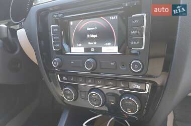 Седан Volkswagen Jetta 2015 в 