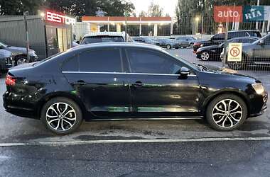 Седан Volkswagen Jetta 2016 в 