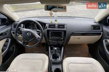 Седан Volkswagen Jetta 2016 в 