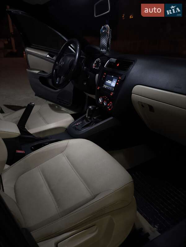 Седан Volkswagen Jetta 2011 в Черновцах