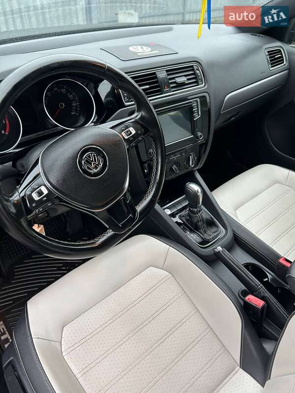 Седан Volkswagen Jetta 2016 в Черкассах