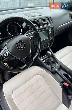 Седан Volkswagen Jetta 2016 в 