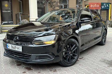 Седан Volkswagen Jetta 2013 в 
