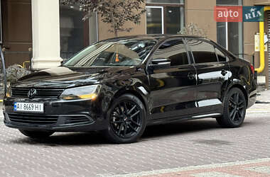Седан Volkswagen Jetta 2013 в 