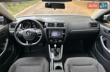 Седан Volkswagen Jetta 2015 в 