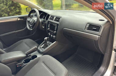 Седан Volkswagen Jetta 2015 в 