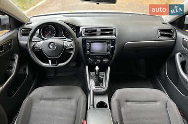 Седан Volkswagen Jetta 2015 в 