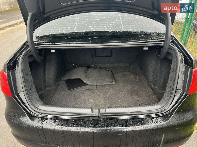 Седан Volkswagen Jetta 2013 в Киеве