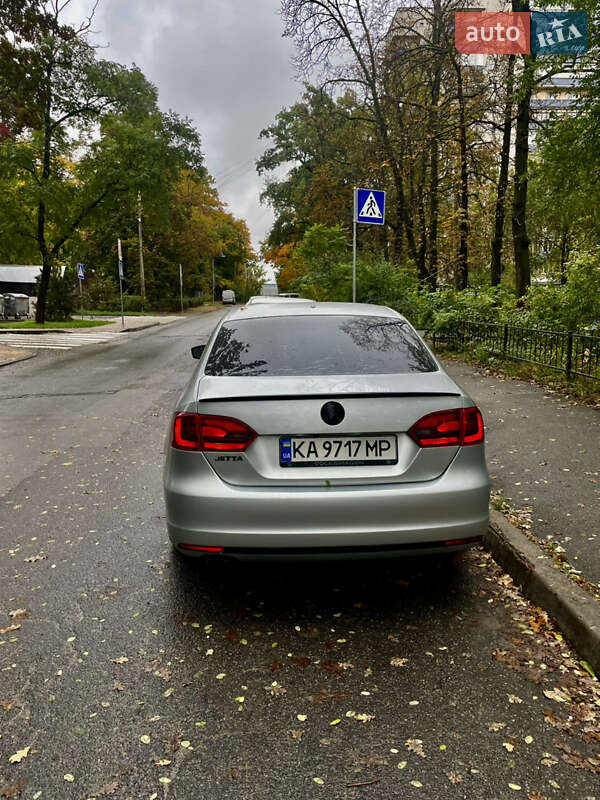 Седан Volkswagen Jetta 2010 в Киеве