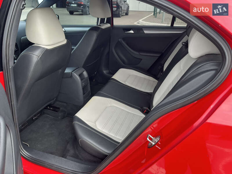 Седан Volkswagen Jetta 2016 в Киеве фото 14 Седан Volkswagen Jetta 2016 в Киеве