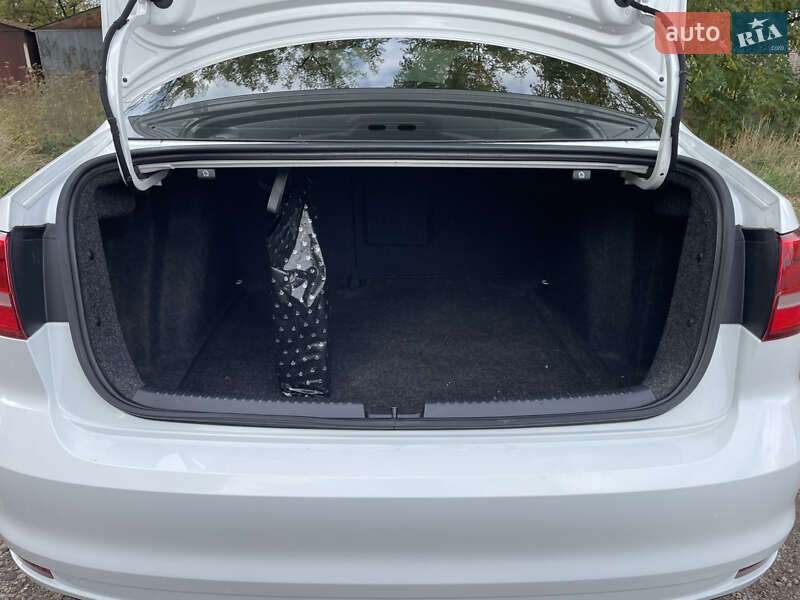 Седан Volkswagen Jetta 2015 в Кривом Роге фото 24 Седан Volkswagen Jetta 2015 в Кривом Роге