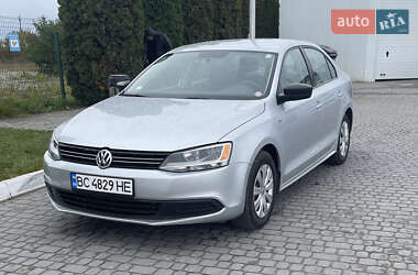 Седан Volkswagen Jetta 2013 в Львові
