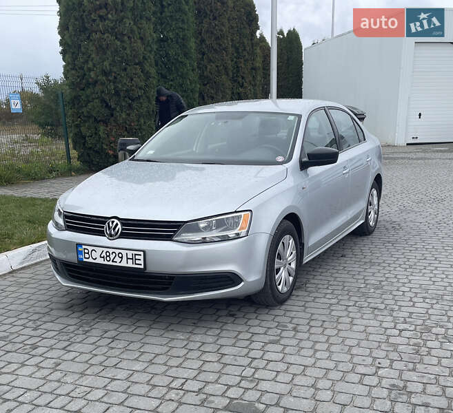 Седан Volkswagen Jetta 2013 в Львові фото Седан Volkswagen Jetta 2013 в Львові
